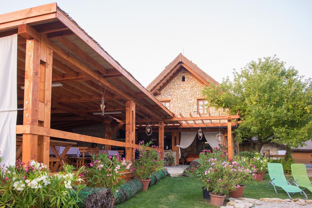 Juhfark Fogado Es Borhaz Bed & Breakfast Balatoncsicso ภายนอก รูปภาพ