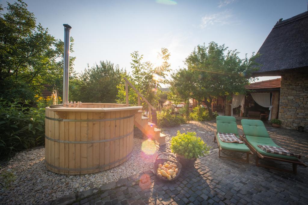 Juhfark Fogado Es Borhaz Bed & Breakfast Balatoncsicso ภายนอก รูปภาพ