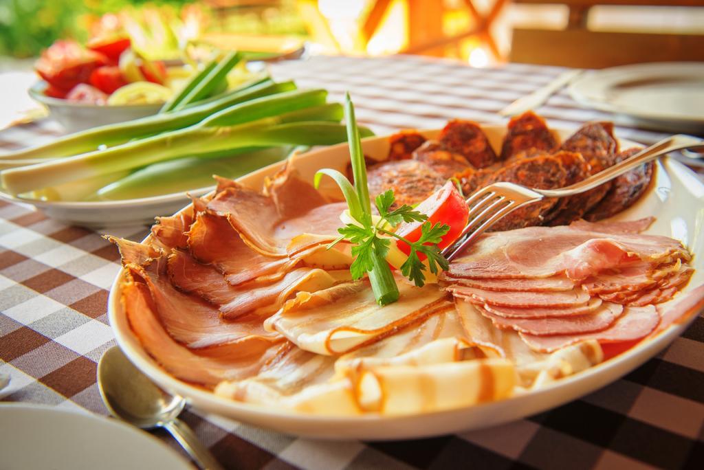 Juhfark Fogado Es Borhaz Bed & Breakfast Balatoncsicso ภายนอก รูปภาพ