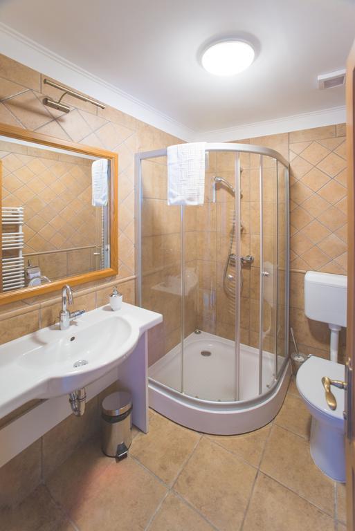 Juhfark Fogado Es Borhaz Bed & Breakfast Balatoncsicso ภายนอก รูปภาพ