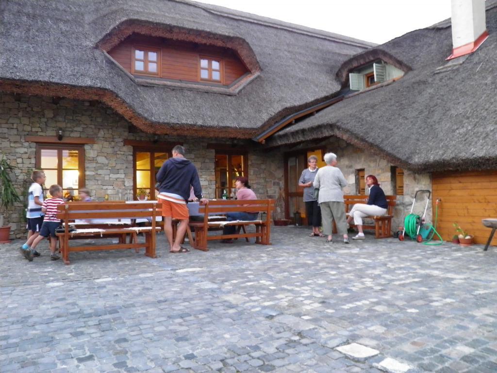 Juhfark Fogado Es Borhaz Bed & Breakfast Balatoncsicso ภายนอก รูปภาพ