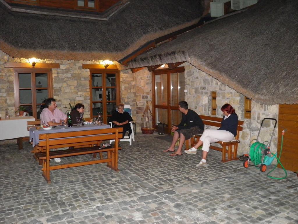 Juhfark Fogado Es Borhaz Bed & Breakfast Balatoncsicso ภายนอก รูปภาพ